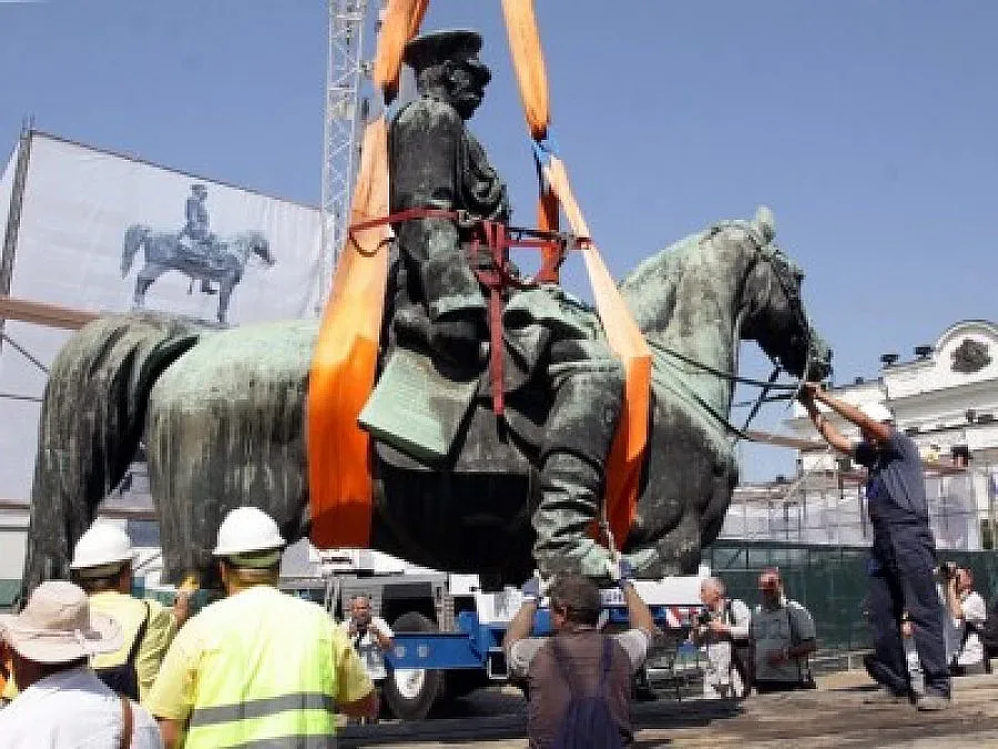 Руснаци подскочиха за ремонта на Царя