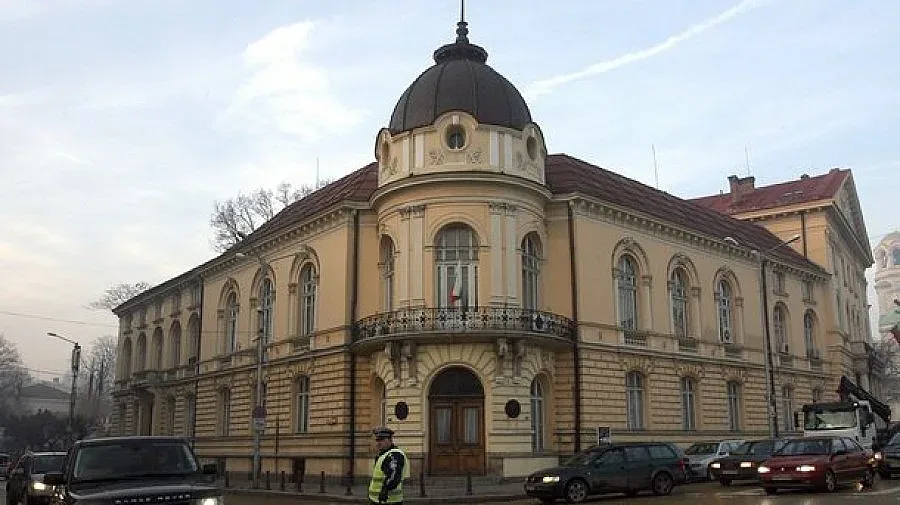 Институтите на БАН хлопват кепенци за 2 месеца