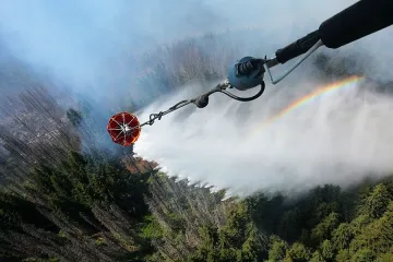 Гасят Витоша с хеликоптер 
