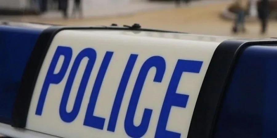 Закопчаха двама апаши, тарашили катастрофирала кола