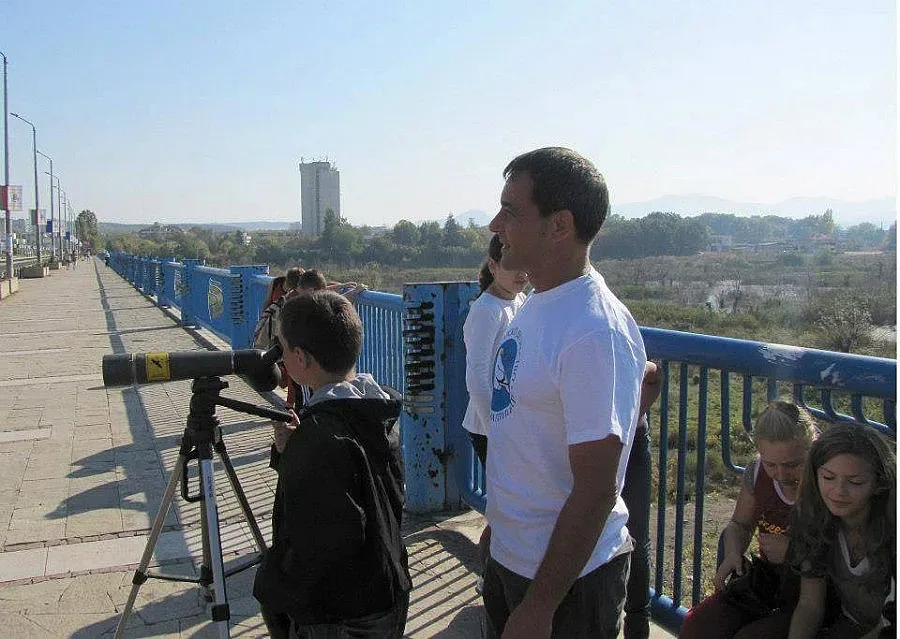 Млади природозащитници спасяват колония от чапли