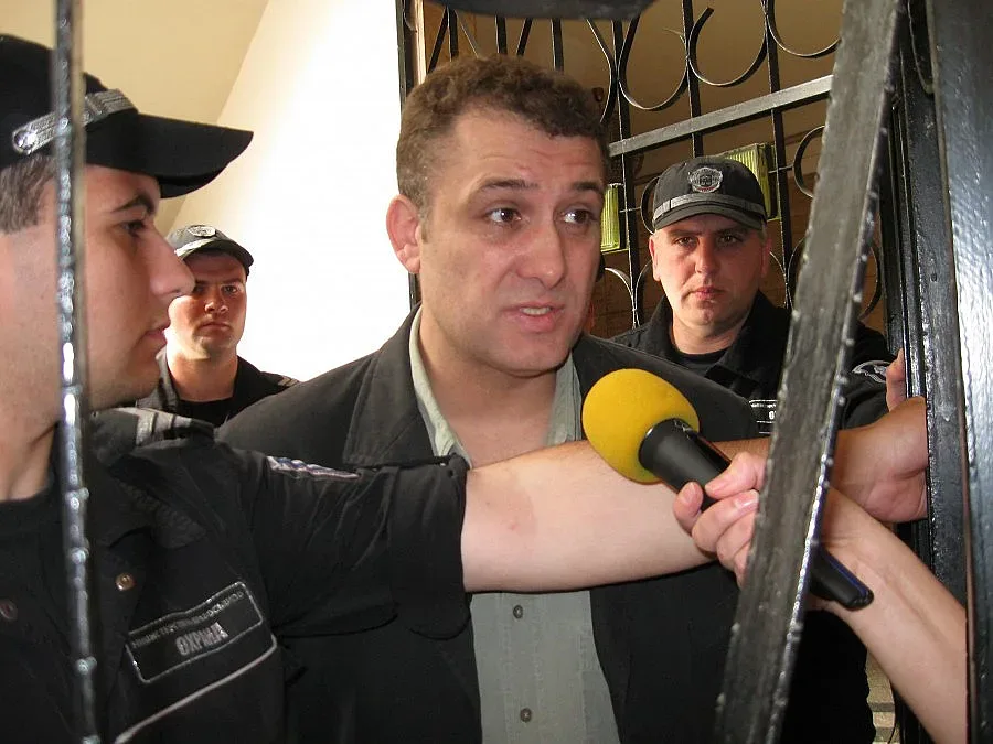 Пръча в комбина с дилър от "Магурата"    