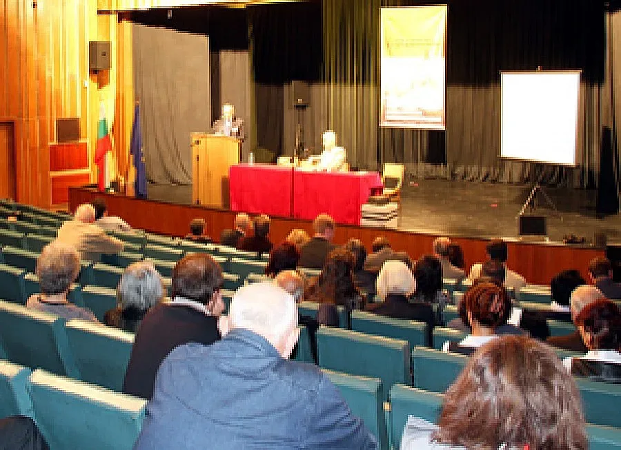 Превземат исторически крепости в нета