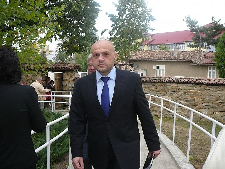 Ремонтират училище, после го закриват