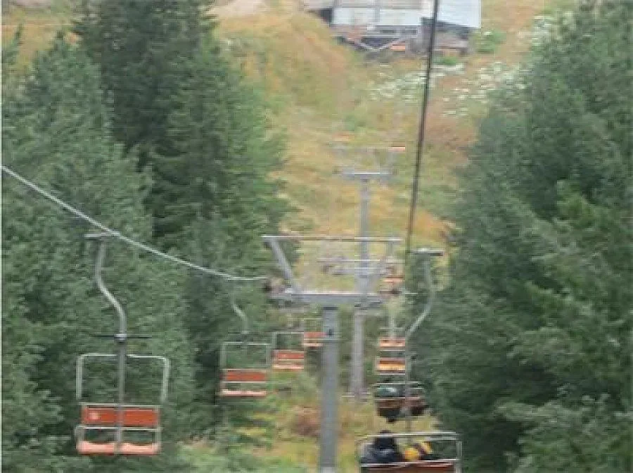 Енергото дръпна шалтера на лифт и стресна туристи