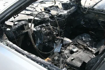 Ограбиха и подпалиха БМВ