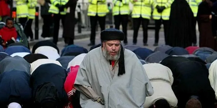 Лондон екстрадира терориста Абу Хамза