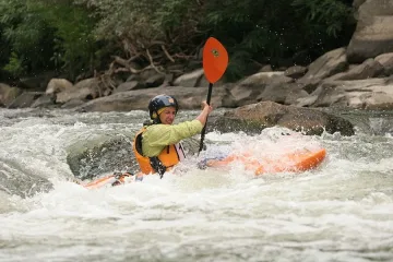 Каякари слаломират по Струма   