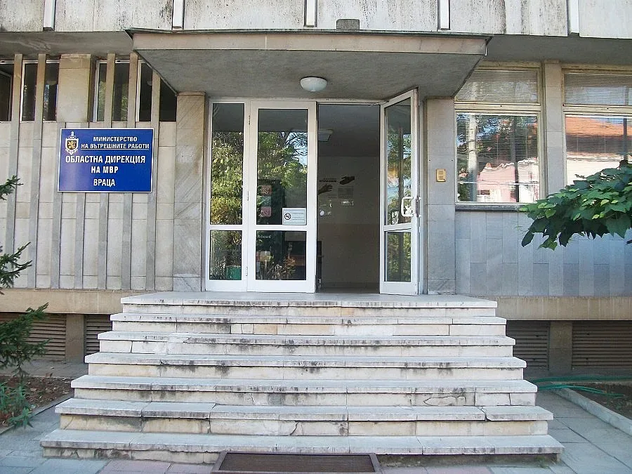 Шаран брал царевица, за да стане полицай