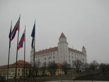 Сигнал за бомба затвори замъка на Братислава