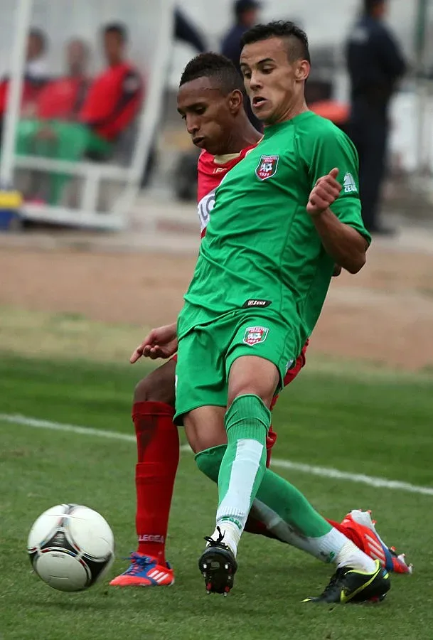 "Титан" гони седем без пари     