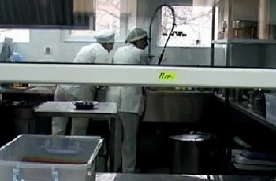 Изгориха тон и половина месо със салмонела