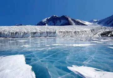 Кръстиха ледник в Антарктида на наше езеро