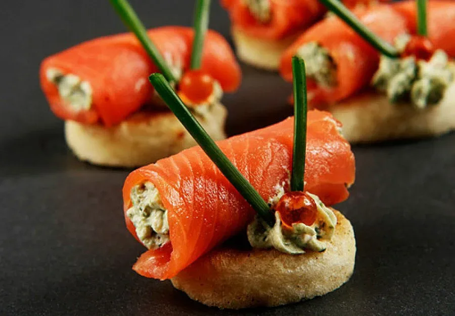 Пушена сьомга натръшка стотици от салмонела 