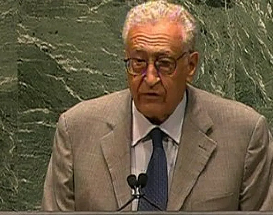 Лахдар Брахими се мести в Кайро