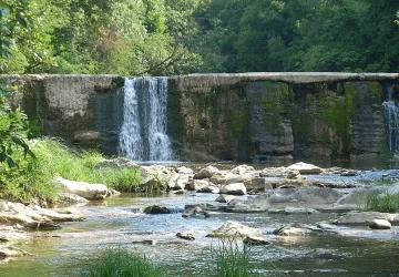 Бебе падна в река Бистрица