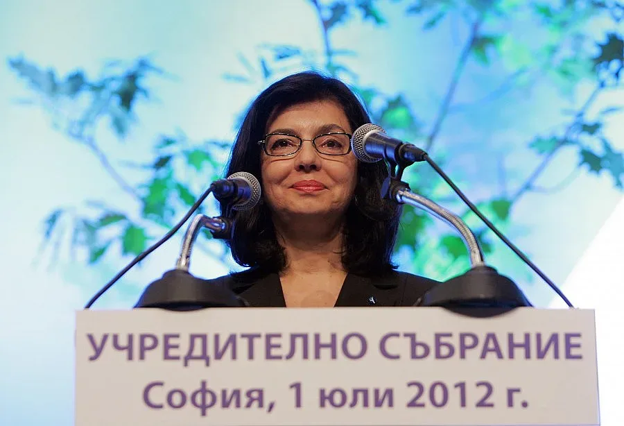 Кунева разследва властта