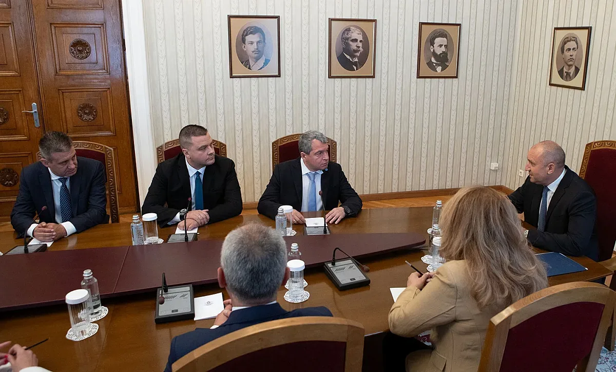 "Има такъв народ" връщат мандата за кабинет. Какво следва?