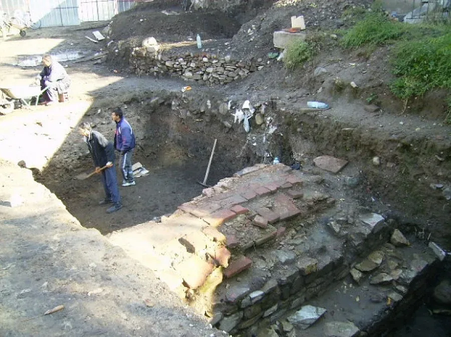 Подновиха разкопките на древен град край храма на Ванга