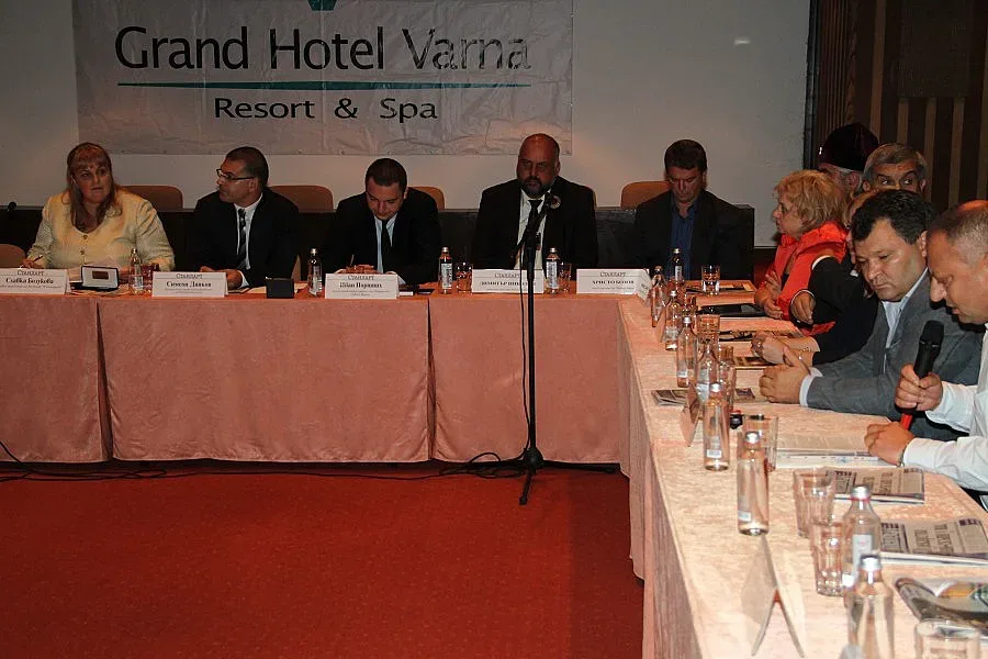 Водим туристи на гроба на хан Кубрат