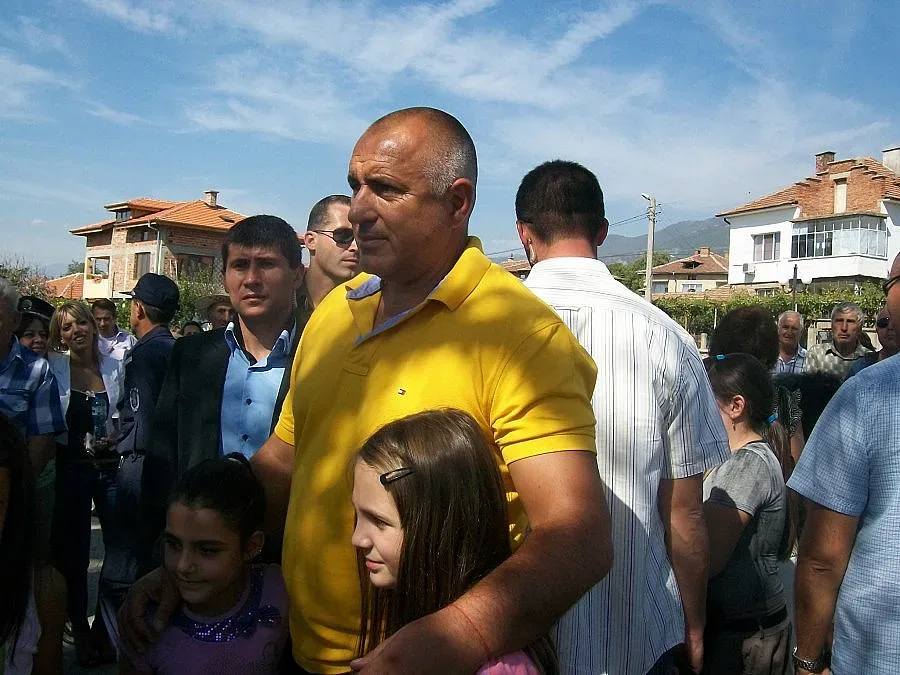 Бойко реди листи и министри през май