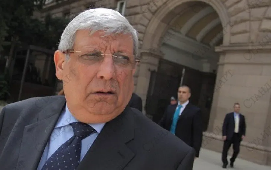 Армията се отказа от скок на заплатите