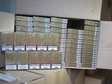 Разбиха складове с пиратски цигари