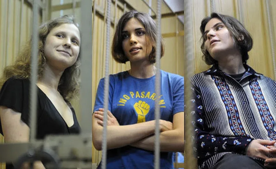 Църквата чака покаяние от "Пуси райът"