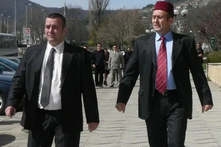 Погнаха Юзеирови за религиозна омраза