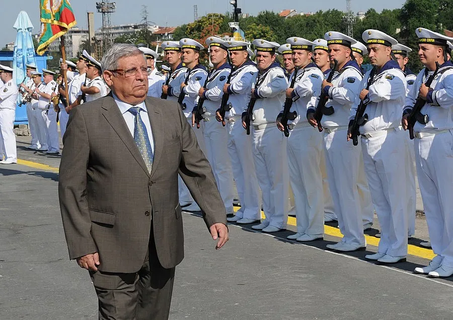 Заплатите в армията скачат с 10%