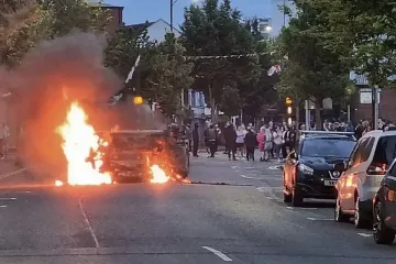 Опасни бунтове във Великобритания. Причината