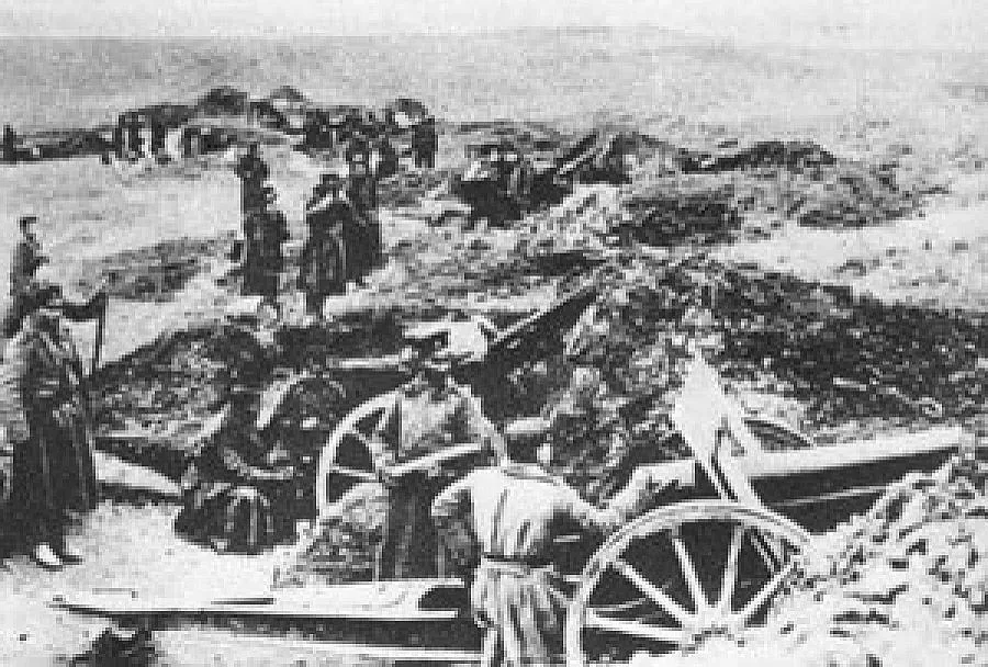 Наши войници сглобили пушка от чадър