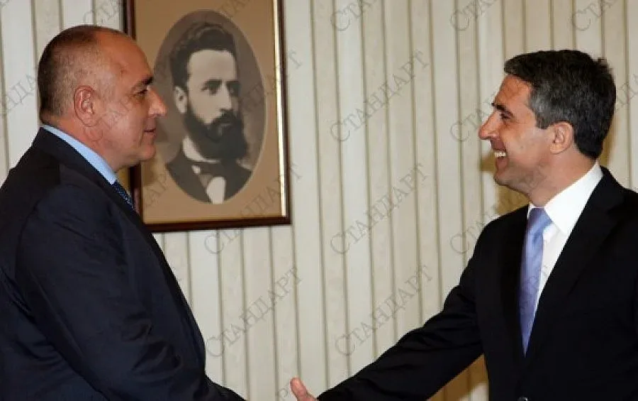 Топовен гръм за 100 години свобода