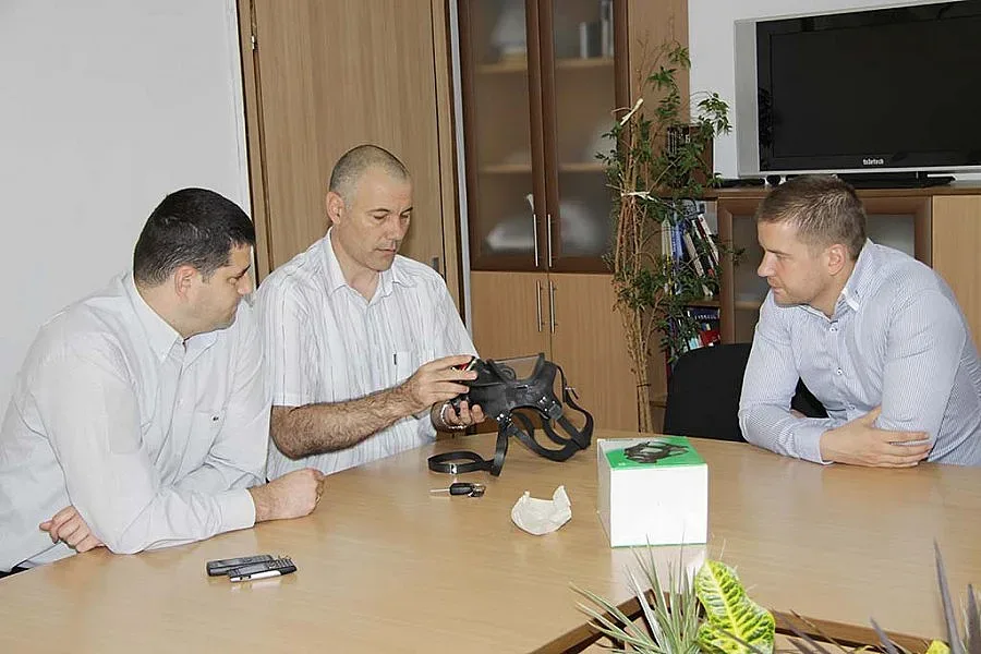 Дариха огнеборци с германски маски