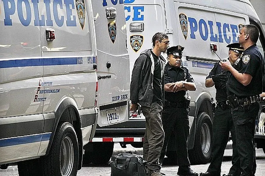 Уволнен американец застреля колега и се гръмна