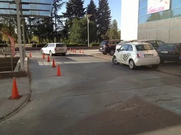 Плащаме за паркинг и пред мола