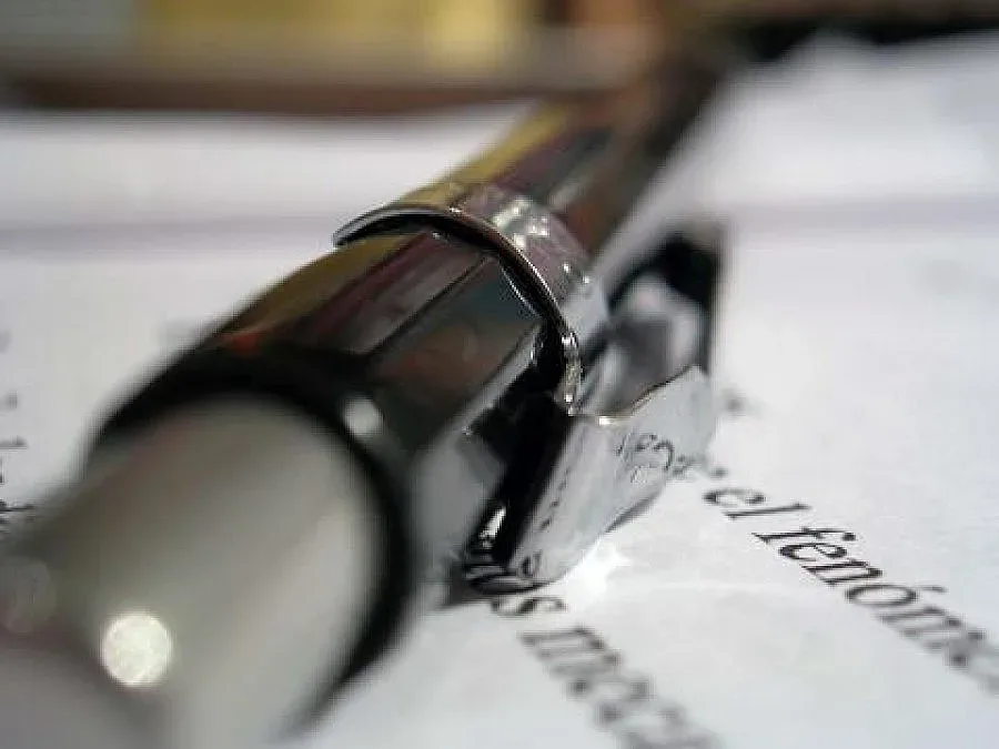 Жената на ексшефа на НС Анна Сендова с досие