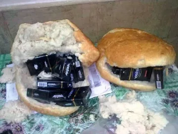 Маскират контрабандни цигари като сандвич