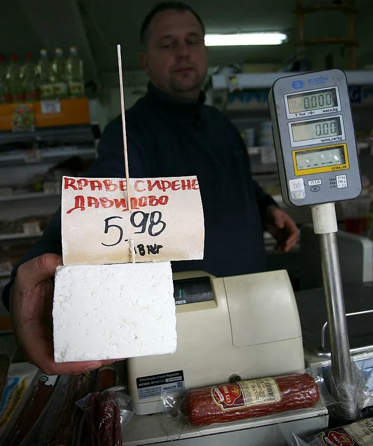 След салама скача и сиренето