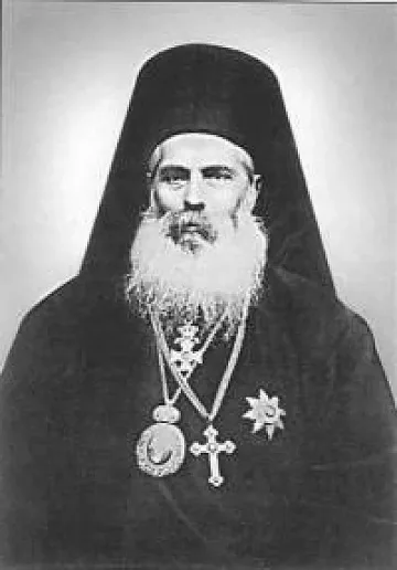 Извадиха 100-годишна мумия на владика