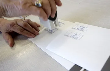 Вярваме повече на Фейсбук, отколкото на парламента