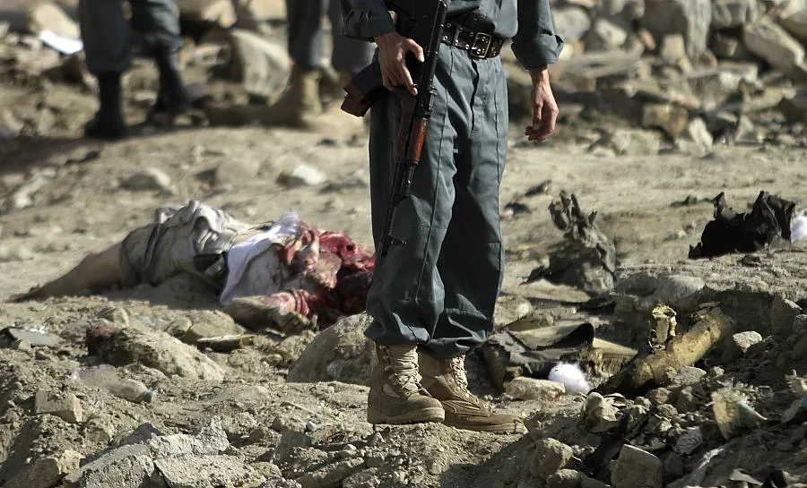 Камикадзе се взриви във военна колона в Афганистан 