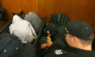 Саксия с цвете скрила 50-те бона от гастрольорите