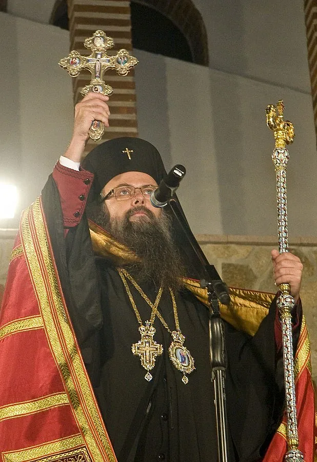 Дядо Николай освещава иконите на "Стандарт"