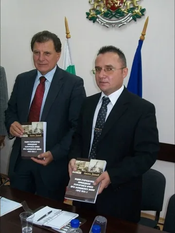 Губернатор даде рамо на книга за Балканската война