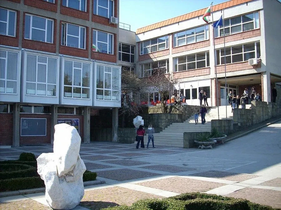 126 хващат последен влак за ВТУ