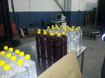 Хванаха 120 литра алкохол в бутилки за олио