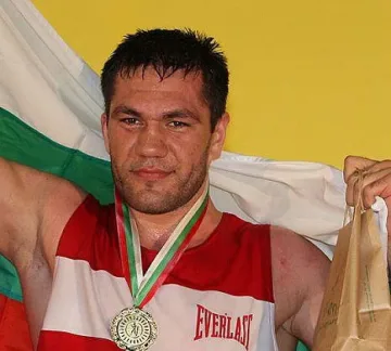 Устинов се репчи на Кубрат Пулев   