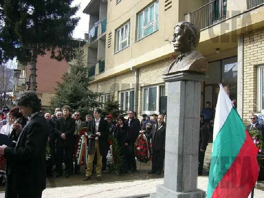 Българите в Сърбия пак ще учат по наши учебници