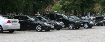 Депутатите сменят мерцедесите с фолксвагени